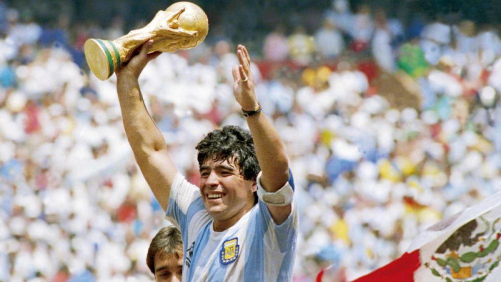 maradona.thumb.jpg.7ace7a6078146ac1f1551d07fbe1b589.jpg