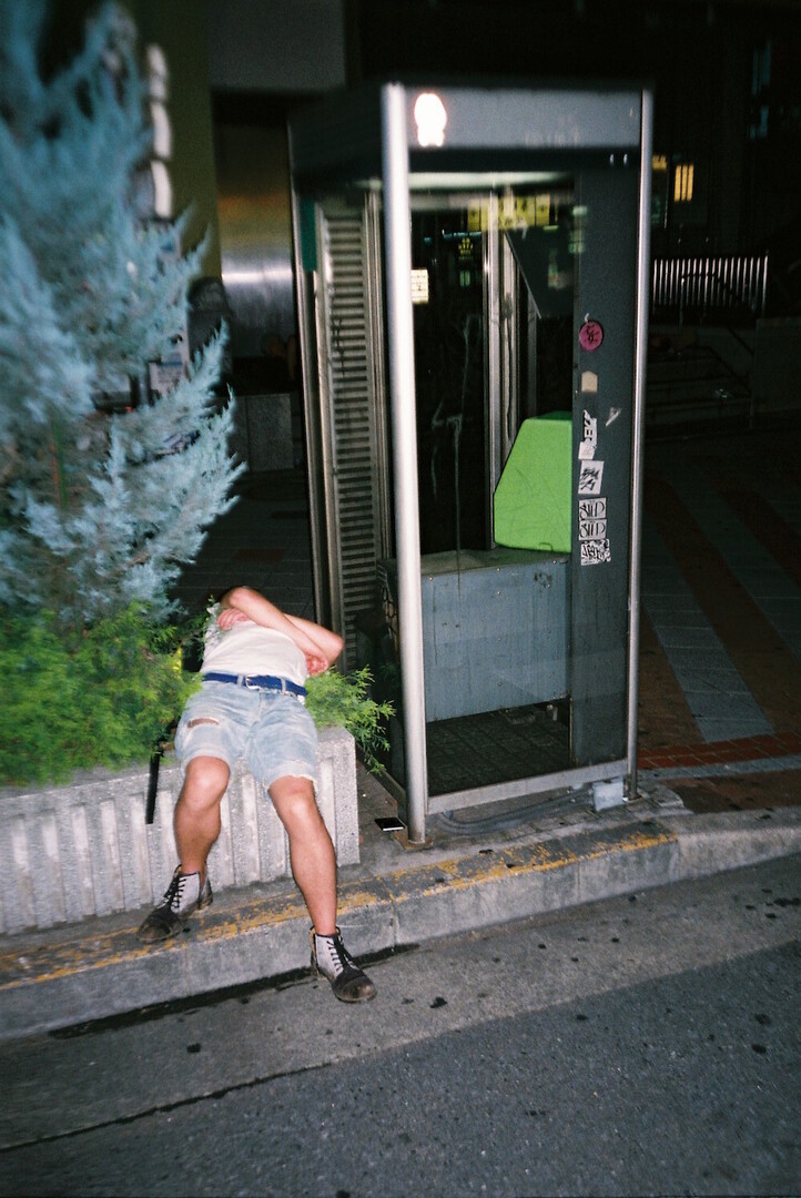 the-hilarity-and-ethics-of-instagramming-drunk-japanese-sleeping-in-the-street-1464752683.thumb.jpg.1b3795902dded88b5ddd5e74d91e5f60.jpg